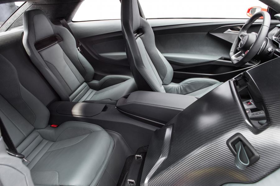 Интерьер Audi Sport Quattro LaserLight Concept 2014 года  (фото 9 из 19)